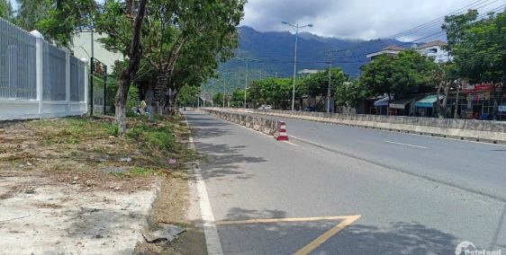 Bán đất mặt tiền đại lộ Nguyễn Tất Thành - Nha Trang - Ngang 15m - Giá tốt