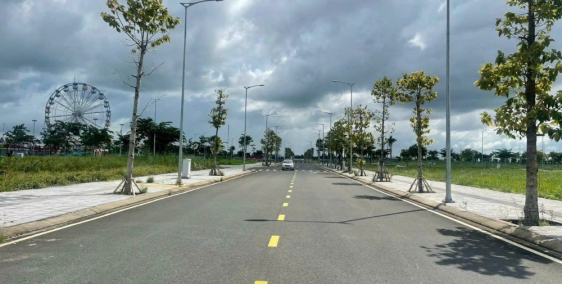 CẦN BÁN ĐẤT NỀN BIỆT THỰ FULL THỔ CƯ 8 X 29 SHR ĐƯỜNG VÕ VĂN KIỆT TP VỊ THANH HG