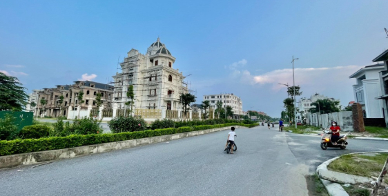 CHỊ EM ĐANG CẦN BÁN GẤP LIỀN KỀ PHÚ LƯƠNG MẶT 30M