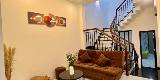 vị trí nhà đẹp thuận tiện cho việc kinh doanh mua bán trường học