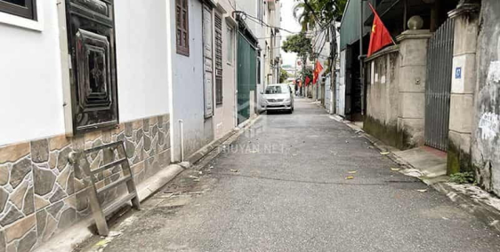 Chính chủ bán 64,58m2 đất mặt ngõ 51 Giang Biên. Sau đất có mặt thoáng rộng 2m