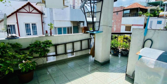 HẺM RỘNG - 4 TẦNG - NHỈNH 6 TỶ  Nguyễn Chí Thanh, P3, Q10 DT: 35m2 ngang 6.5m