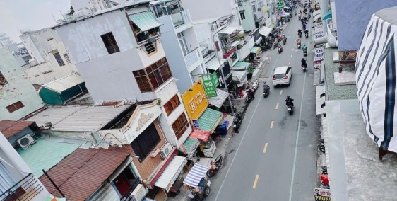 Nhà mặt tiền kinh doanh, Phường 4, Quận 3, 3 tầng, 2 PN, đang cho thuê 20tr giá