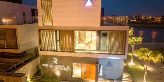 Chính chủ bán Villa full nội thất 2 mặt tiền view sông kề biển NHS  Đà nẵng