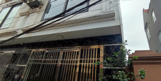 Phạm Văn Đồng- Bán nhà 31mx 5 tầng, ngõ rộng, tặng nội thất