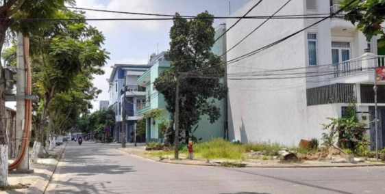 Bán Lô góc Mặt tiền Nam Trân, 220m2, ngang 9m, đường 33m, đối diện bến xe, chỉ