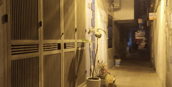 NGUYÊN HỒNG - Nhà nhỏ 5 tầng, ngõ thông,33m ra phố lớn, 5.45 tỷ