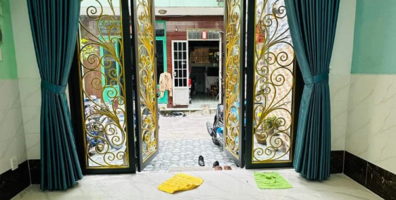 Nhà 3 tầng xe hơi đỗ cửa, gần UB Quận Tân Phú, 3.1 tỷ