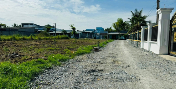 BÁN ĐẤT NGAY TRUNG TÂM THỊ TRẤN CẦN GIUỘC GIÁ RẺ SỔ RIÊNG