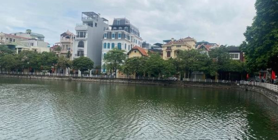 Bán đất tặng nhà-View Hồ Bồ Đề, Long Biên tuyệt đẹp-93m2 vỉa hè kinh doanh 9 tỷ.