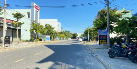 Gần chợ Huyện, 210m2, sẵn sổ, giá 6xx