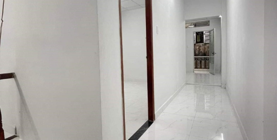 Nhà rộng mới ở ngay, cạnh Sacombank Lê Hồng Phong. 4.75 tỷ