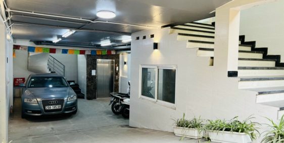 Gia đình tôi bán căn nhà 9.5 tầng, dt 100m2 CAO NHẤT phố Võng Thị, quận Tây Hồ.