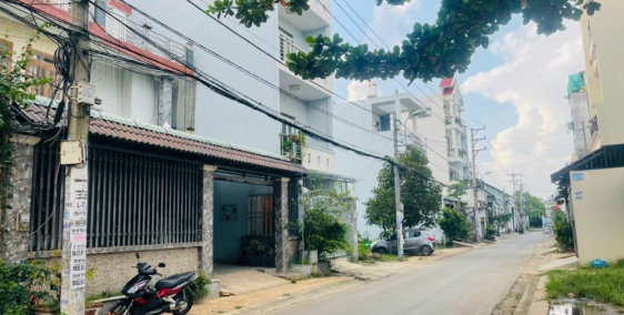 Nhà cho thuê mặt tiền đường xe tải