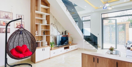 Nhà Lầu đẹp 2tỷ580 hẻm giải phóng.P Tân Thành.Trung tâm đăk lăk.