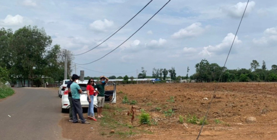 KẸT VỐN BÁN LẸ 2 LÔ GÓC 2 MT TỔNG 1860m2 GIÁ 195 TRIỆU SHR. SÁT CHỢ, QUỐC LỘ 13