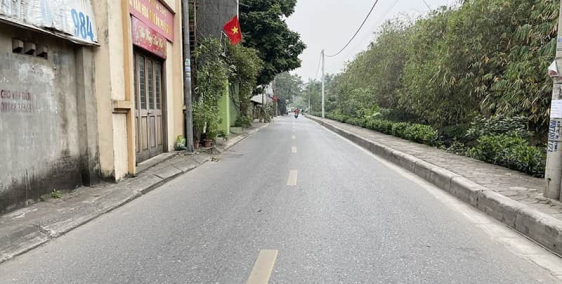 Bán 57,3m2 mặt phố Cầu Bây, Sài Đồng. Hiện sông đang được kè và làm thành đường