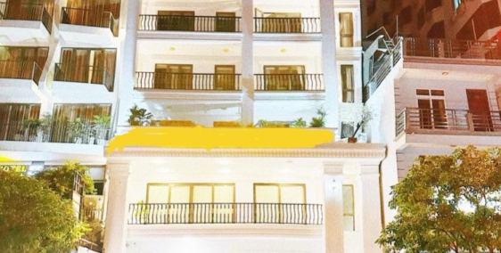 Bán Khách sạn mặt đường Hồ Xuân Hương ngay trung tâm Bãi C