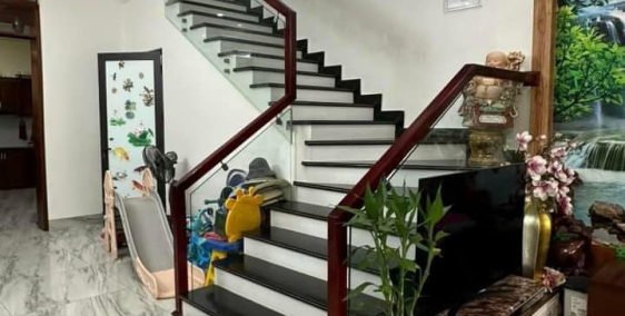 Bán nhà mặt phố phường Ngọc Châu, TP HD, 72.5m2, mt 5m, 3.5 tầng, 3 ngủ, KD buôn