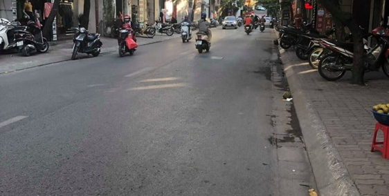 Nhà cù Chính Lan ô tô tránh 103m . 3 tầng mặt tiền 4,2m  15,5 tỷ