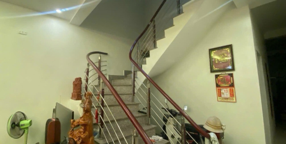 CẦN BÁN CĂN NHÀ 2 ,5 TẦNG MẶT PHỐ NGUYỄN VĂN NGỌC -TP HẢI DƯƠNG