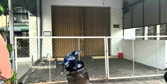 631  Nhà chỉ : 8 triệu / tháng

CHO THUÊ NHÀ MẶT TIỀN - 2 PN Đ. TRẦN CHIÊN