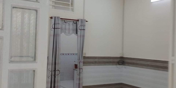 641 Nhà chỉ : 4,5 triệu / tháng

CHO THUÊ NHÀ 2 PHÒNG NGỦ . HẺM HOÀNG QUỐC