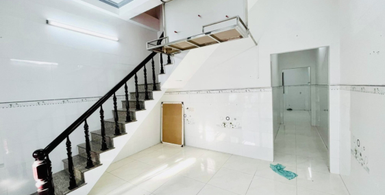 653 Nhà Chỉ : 6 triệu / tháng

CHO THUÊ NHÀ LẦU 4 PHÒNG NGỦ .HẺM ĐƯỜNG TẦM