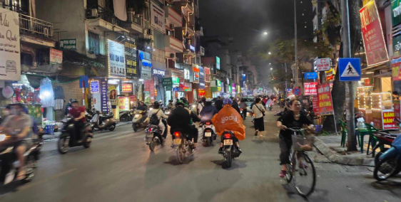 Bán nhà 20m2 xây 3 tầng phố Bạch Mai sổ riêng, ngõ ba gác giá 2,45 tỷ