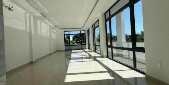 Nhà cho thuê mặt tiền Võ Văn Kiệt, 4,5x20 1 trệt 2 lầu sân thượng, phường An Lạc