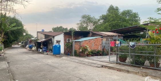 Cần bán gấp, nhà đất. Nhà hiện đang kinh doanh buôn bán