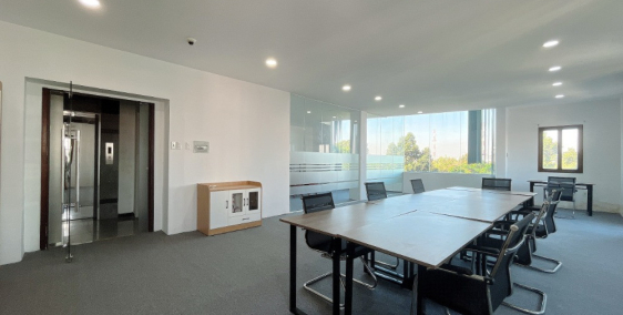 Cho thuê sàn VP 90m2 view kính sáng, nhiều cửa sổ góc 2 MT khu sân bay