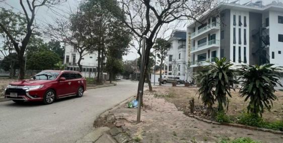 Bán 2 lô đất gần 1000m2 mặt phố gần hồ Hòa Bình, TP HD, mặt tiền 30m, vị trí đẹp