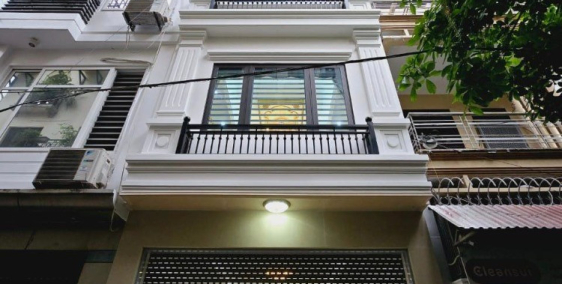 Cần bán gấp nhà phân lô phố Trần Quốc Hoàn 55m2, 5T, ô tô tránh, thang máy, 2 mặ