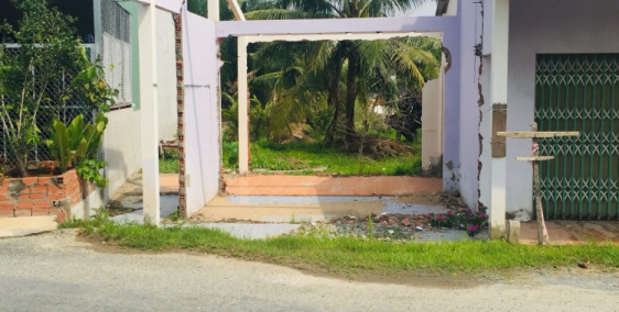 Bán nền nhà mặt tiền đường, ngay góc ngã ba , xác bên kcn