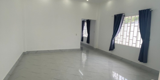 Nhà mặt tiền rộng rãi 280m2 sân vườn đậu 3-4 ô tô