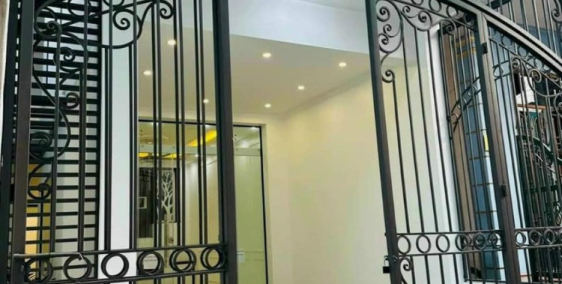 Bán nhà 3 tầng ngõ đường Nguyễn Lương Bằng, TP HD, 83.1m2, mt 4.46m, 3 ngủ, ngõ