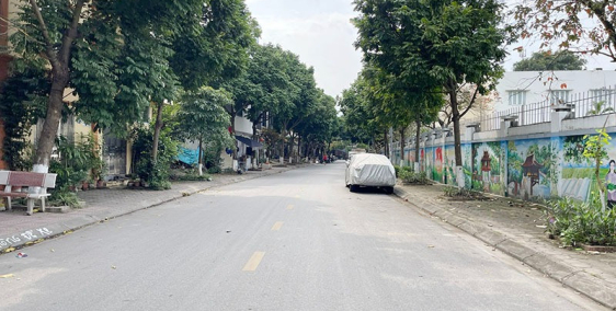 Cần bán 300m2 lô góc, mặt ngõ 195 Phúc Lợi. Hiện đang cho thuê 25tr/tháng