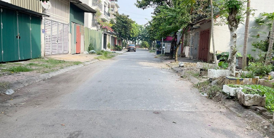 Cần bán 75m2 đất tổ 8 Phường Thạch Bàn. Đường rộng 13m, ngay cạnh trường mầm non