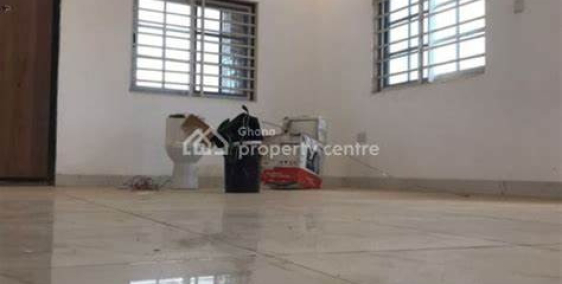 Cần cho thuê gấp nhà NC để ở hoặc làm kho, dt 5m*20m, 8tr/th, đường lớn, P.HBC,