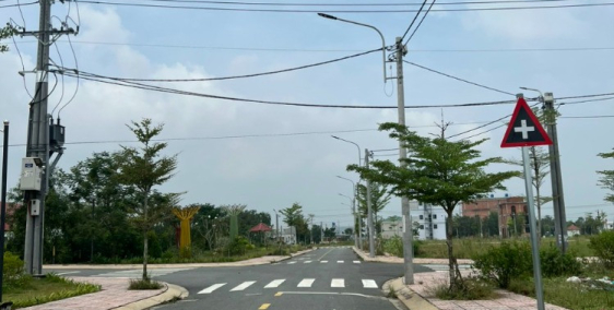 thanh lý nhà phố ngộp bank 2 tỷ 4 , đường tỉnh lộ 10 bến lức long an