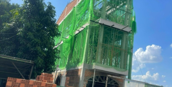 cần bán nhà đang xây sau lưng chợ nông sản thủ đức