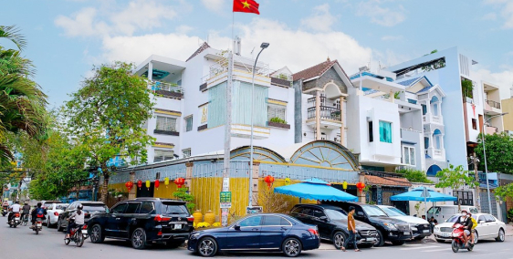 Chính chủ cho thuê Biệt Thự 2 mặt tiền đường LỚN, 3 xe ô tô đi thoải mái.