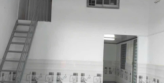 042Nhà Chỉ : 3,2tr/ tháng. - (Cọc 1 tháng)

Cho thuê nhà trệt lửng hẻm