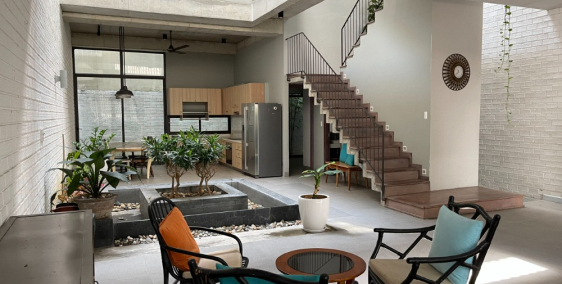 Bán nhà 3 tầng TTTP Nha Trang dt 120m2 ngang 8m gần công viên