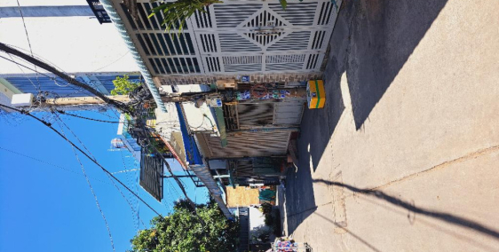 BÁN ĐẤT 102M2 TẶNG NHÀ CẤP 4 - XE HƠI NGỦ TRONG NHÀ. NGAY CVPM QUANG TRUNG