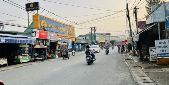 bán nhà gần trạm thu phí trả trước 400tr sổ riêng