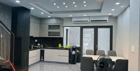 (Thủ Đức)bán nhà mới đẹp mặt tiền Quốc lộ 13,121m2(5.5x22),3tầng 9.5tỷ.