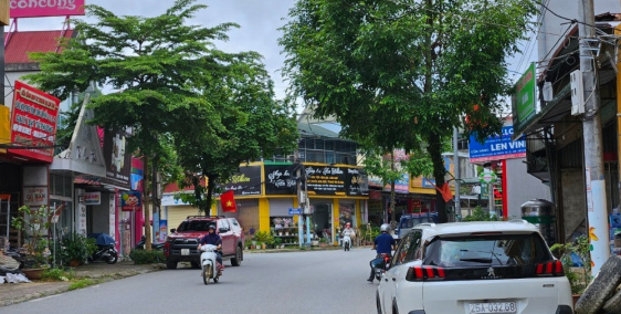 Cần bán khách sạn Phương Thanh TP. Lai Châu T.Lai Châu DT 735m2 giá nhỉnh 30 tỷ