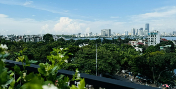 Bán Luxury Apartment mặt phố Tây Hồ - 130m - 7 tầng - giá 80 tỷ